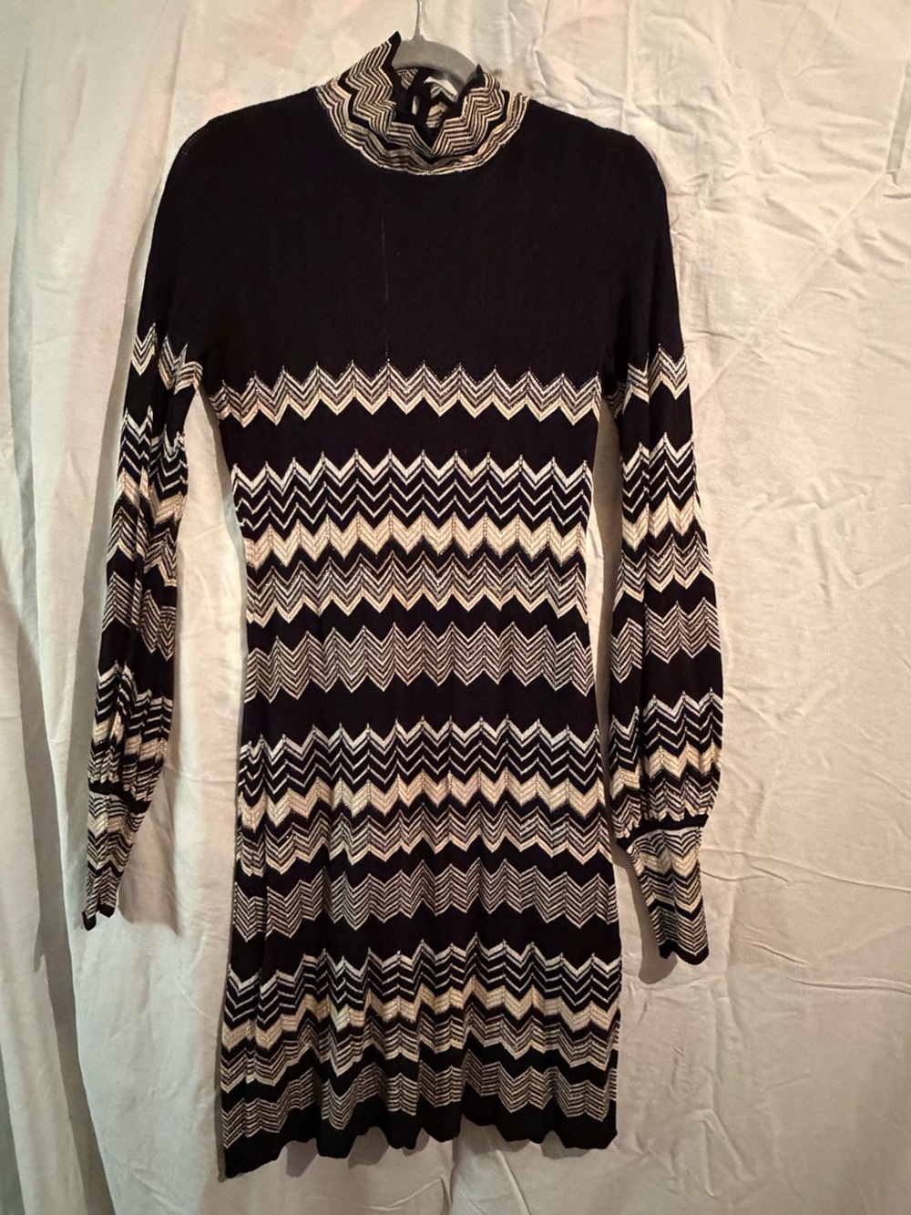 Black and Cream Zigzag Knit Long-Sleeve Dress